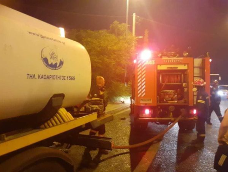 Υδροφόρες στο μέτωπο της φωτιάς έστειλε από χθες ο δήμος Παλαιού Φαλήρου – Η ανάρτηση του Γιάννη Φωστηρόπουλου