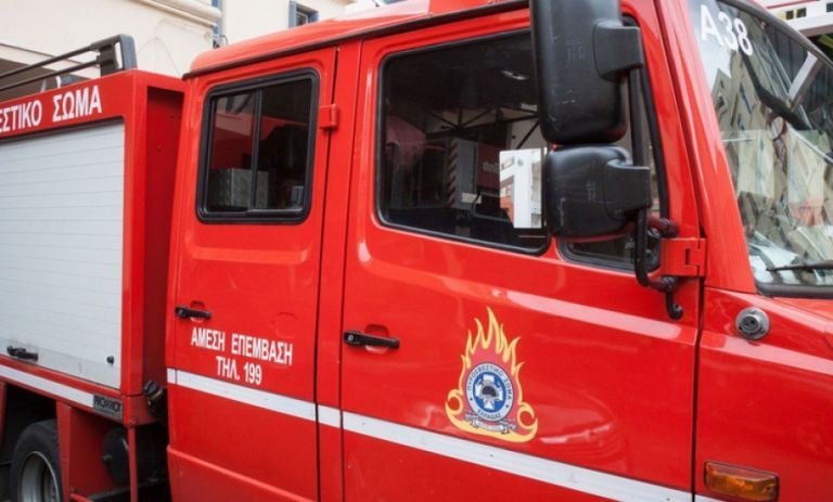 Δύο φωτιές ξέσπασαν χθες σε Βούλα και Βάρη