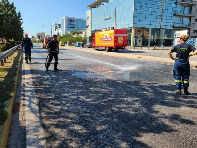 Γυαλιά γέμισε η λεωφόρος Βουλιαγμένης
