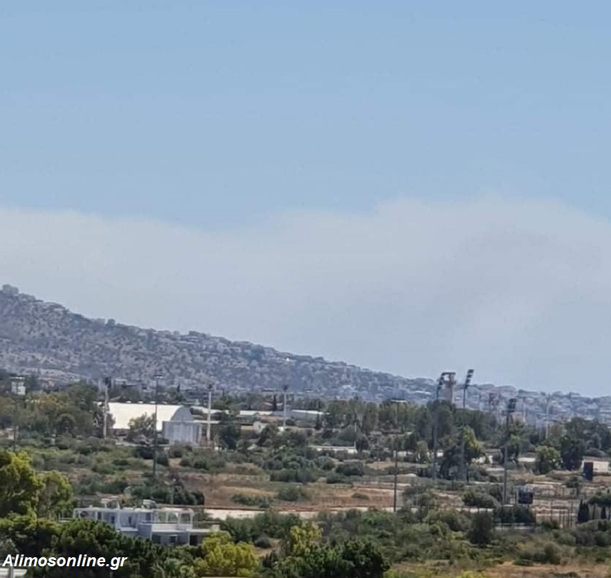 Η φωτιά στην Κερατέα κινείται ταχύτατα: Eκκένωση οικισμών με το μήνυμα 112