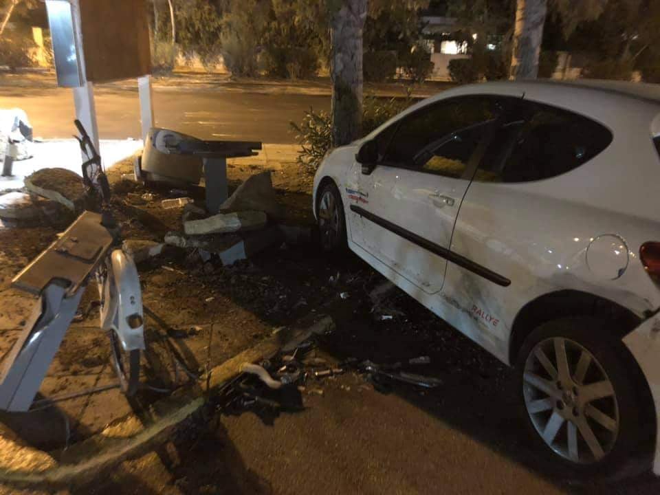 Bούλα: Ατύχημα μπροστά στο δημαρχείο  