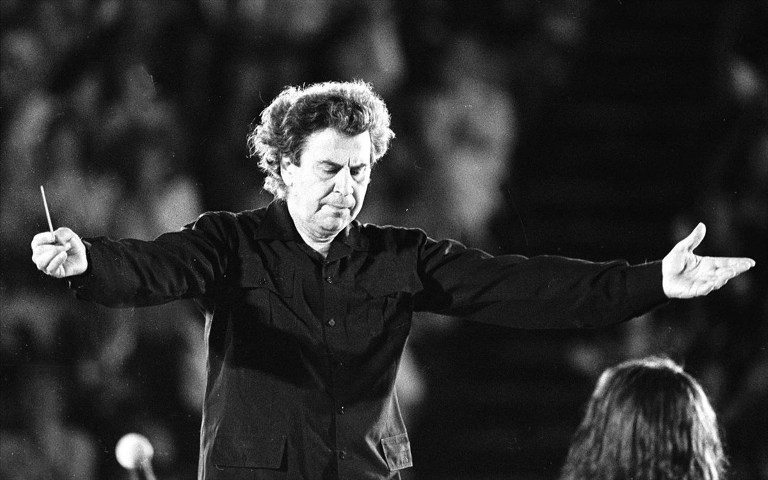 Τραγούδια του Μίκη Θεοδωράκη γέμισαν χθες τον Άλιμο