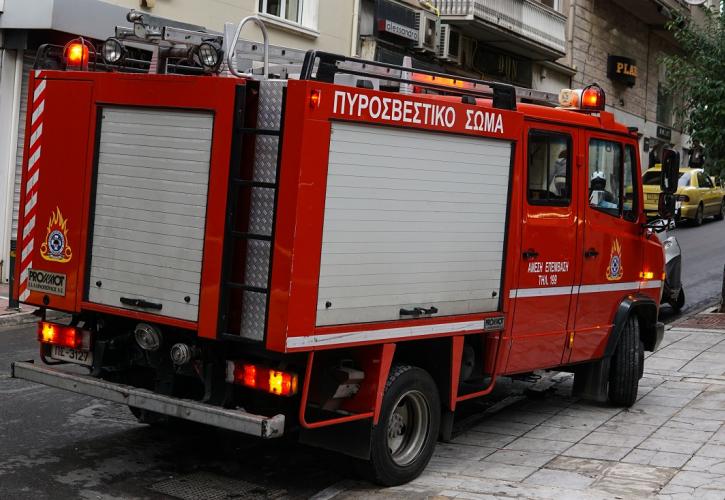 Άγιος Δημήτριος: Πυρκαγιά σε διαμέρισμα – Χωρίς τις αισθήσεις της εντοπίστηκε μία γυναίκα