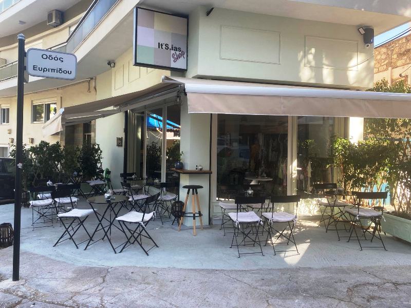 Στο «It’S.ias shop» μπορείς να απολαύσεις τον καφέ και το ποτό σου κάνοντας τα ψώνια σου