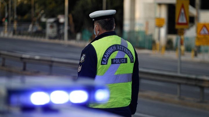Τροχαίο με φορτηγό στην Παραλιακή: Κυκλοφοριακά προβλήματα στο ύψος του Παλαιού Φαλήρου