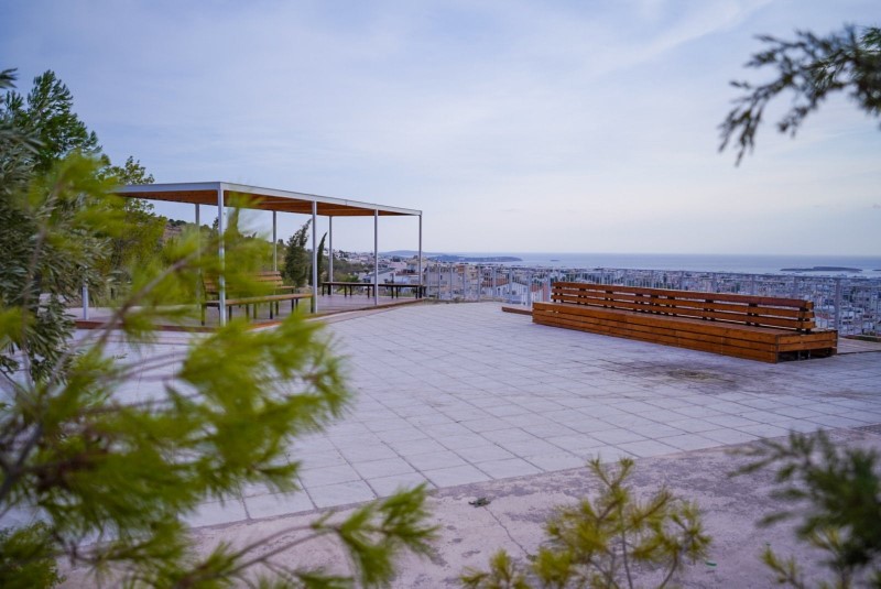 Το ωραιότερο δημόσιο μπαλκόνι με θέα είναι στη γειτονική μας Γλυφάδα