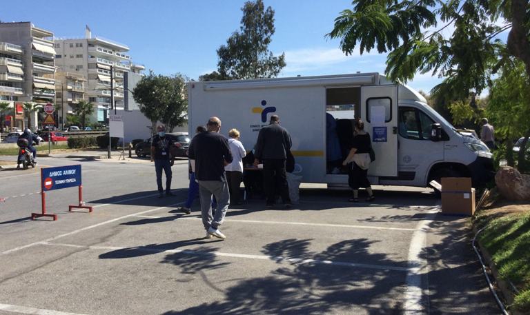 Συνεχίζονται τα δωρεάν rapid test στην παραλία Αλίμου