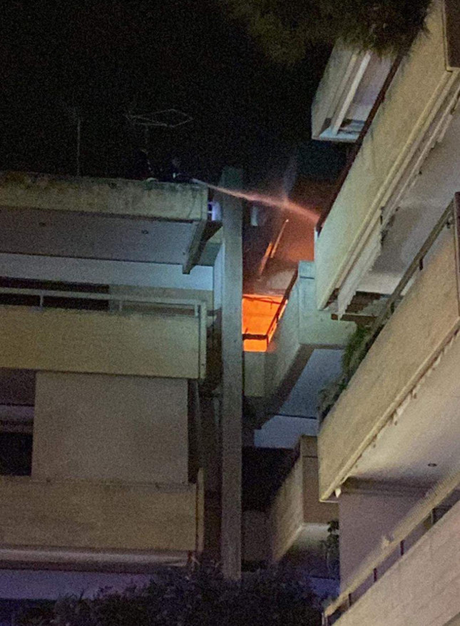 Γλυφάδα: Φωτιά σε διαμέρισμα της πλατείας Εσπερίδων