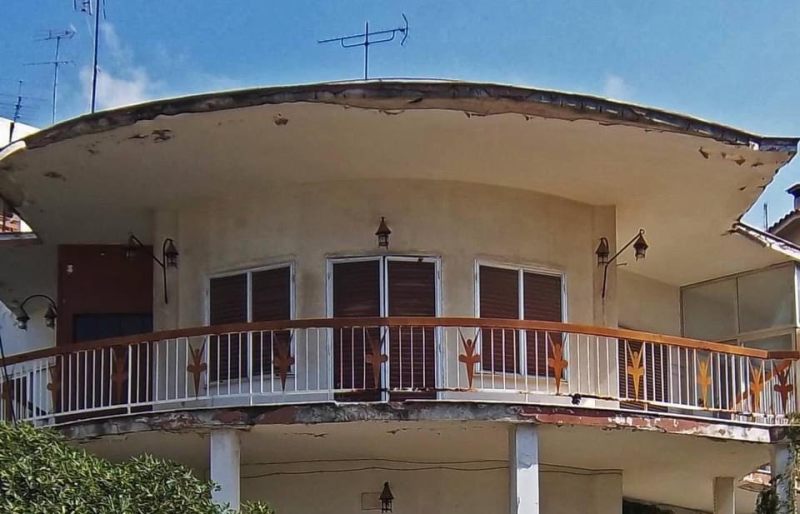Έλλη Ζουρούδη: Το ερειπωμένο σπίτι της «Ελληνίδας Μάτα Χάρι» στη Γλυφάδα