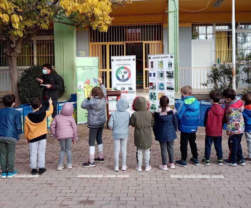 Στα «πρωτάκια» του7ου Δημοτικού Σχολείου Αλίμου μίλησε ο Γιάννης Αντωνάκης για την ανακύκλωση