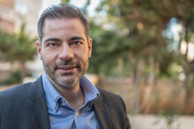 Η νέα δήλωση του Ανδρέα Κονδύλη για τον διευθυντή σχολείου του Αλίμου που δεν άνοιγε τη θέρμανση