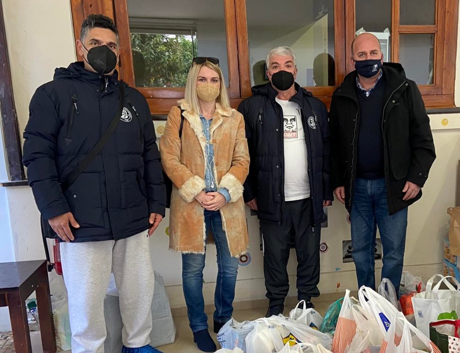Δωρεά από τον Άρη Καλαμακίου στους δικαιούχους του Κοινωνικού Παντοπωλείου Αλίμου