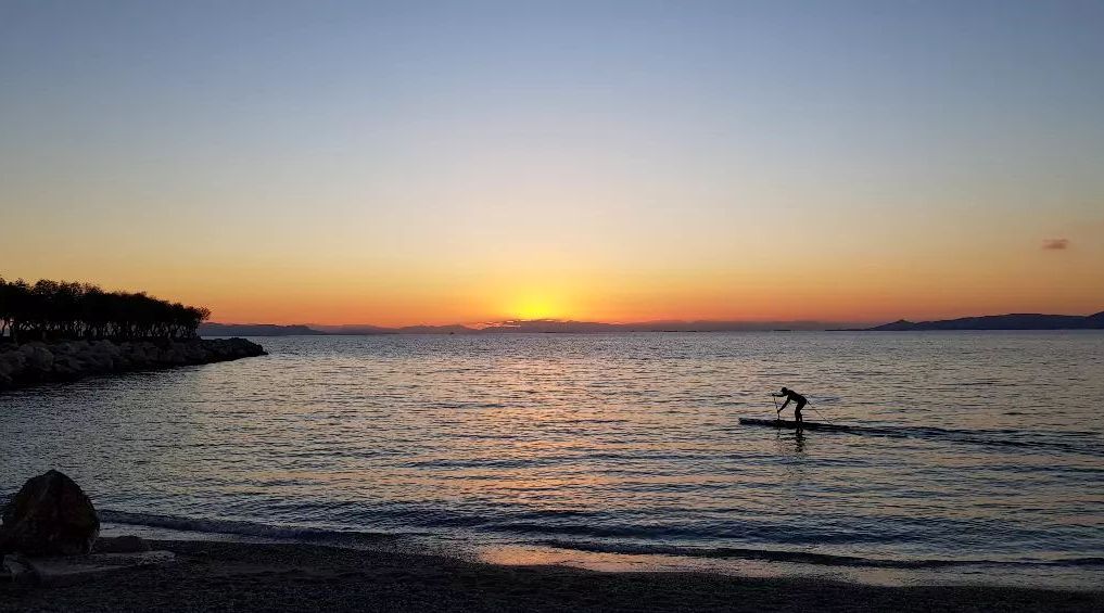 Τα ηλιοβασιλέματα στην παραλία είναι μαγεία