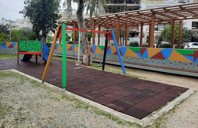 Γέμισε χρώμα η Παιδική Χαρά στην οδό Ήρωος Μάτση