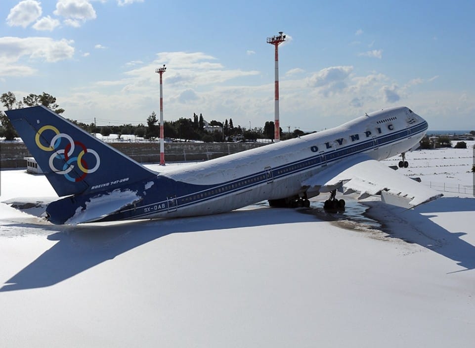 «Σούζα» έκανε από το χιόνι το μεγάλο Boeing 747 στο πρώην αεροδρόμιο