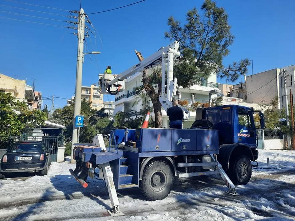 Σε εξέλιξη οι εργασίες της ΔΕΔΔΗΕ για την αποκατάσταση βλαβών στον Άλιμο – Η ανακοίνωση του Ανδρέα Κονδύλη
