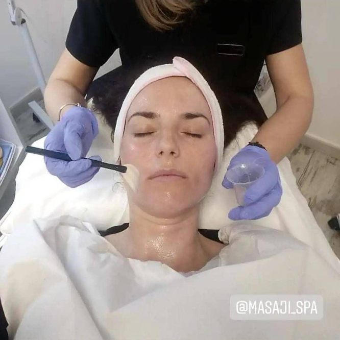 Θεραπεία με μανδελικό οξύ στο «Masaji» στον Άλιμο