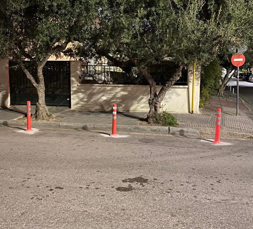 Κολωνάκια τοποθετήθηκαν στη συμβολή των οδών Θουκυδίδου και Ανδρούτσου στο Καλαμάκι