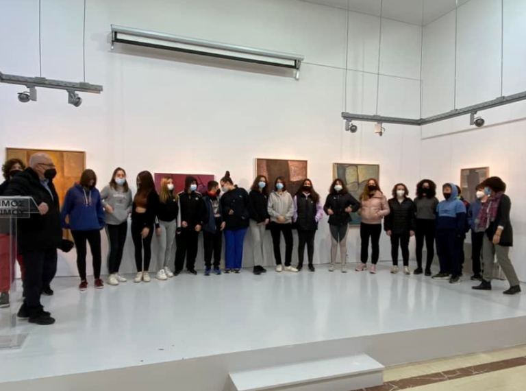 Δύο τμήματα του 3ου Γυμνασίου Αλίμου επισκέφτηκαν την έκθεση «Αύριο» στο Πολιτιστικό Κέντρο Αλίμου