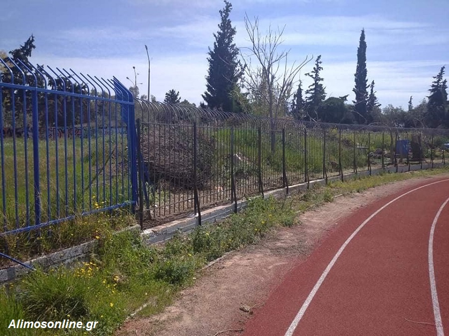Νέα κάγκελα τοποθετούνται στο Γήπεδο Τραχώνων 