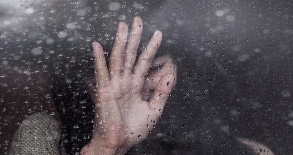 Κακοποίηση στη Νέα Σμύρνη: Στη φυλακή οδηγήθηκε ο πατέρας που κακοποιούσε σεξουαλικά την κόρη του