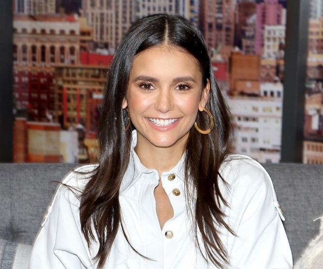 H ηθοποιός του «Vampire Diaries» Nina Dobrev στη Γλυφάδα