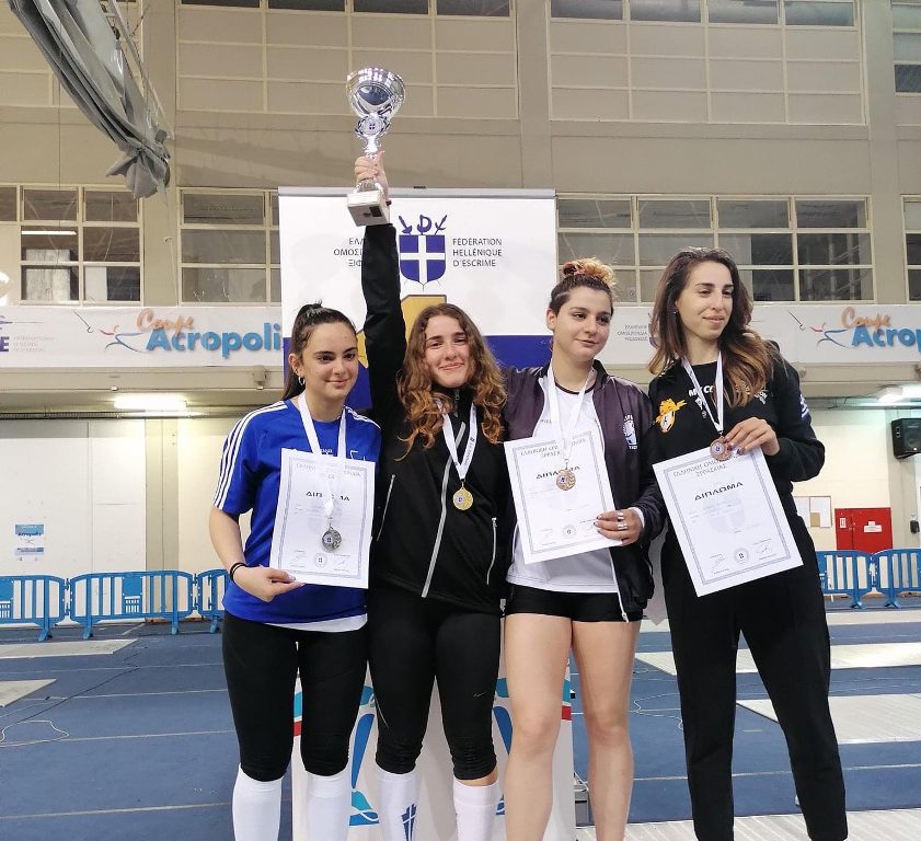 Αγώνες Ξιφασκίας για το Κύπελλο Σπάθης με κύπελλα και μετάλλια της Αλιμιώτικης εταιρείας «ΖΕΥΣ» 