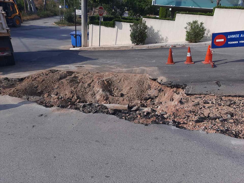 «Άνοιξε» ξανά ο δρόμος στον Παλαιό Άλιμο – μόλις μερικές εβδομάδες μετά την επισκευή του