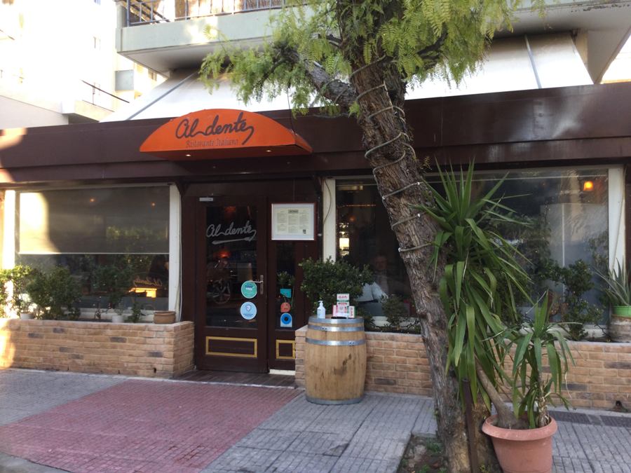 Το chicken parmesan του «Al Dente» αξίζει να το δοκιμάσετε