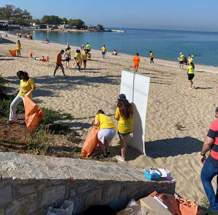 Ο Δήμος Αλίμου και το Χαμόγελο του Παιδιού πραγματοποίησε εθελοντικό καθαρισμό σε παραλία του Αλίμου