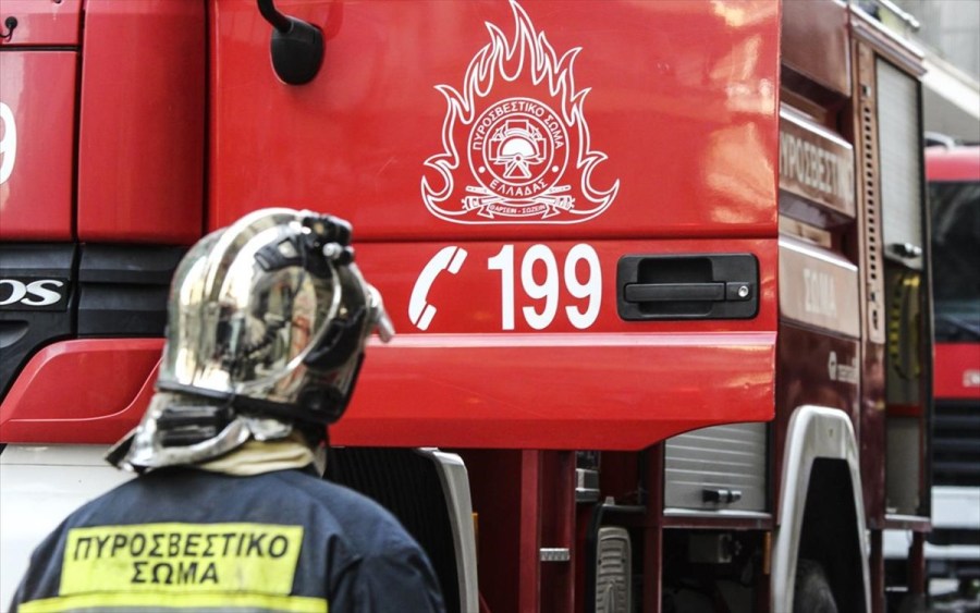 Φωτιά σε καϊκι στη Μαρίνα Αλίμου