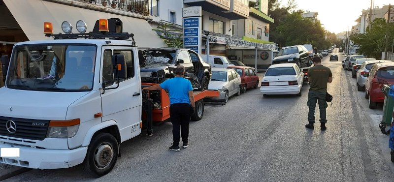 Άγιος Δημήτριος: Περισσότερα από 50 εγκαταλελειμμένα οχήματα έχουν απομακρυνθεί από τους δρόμους της πόλης