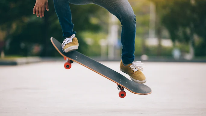 Παιχνίδια επίδειξης skateboard στη Γλυφάδα