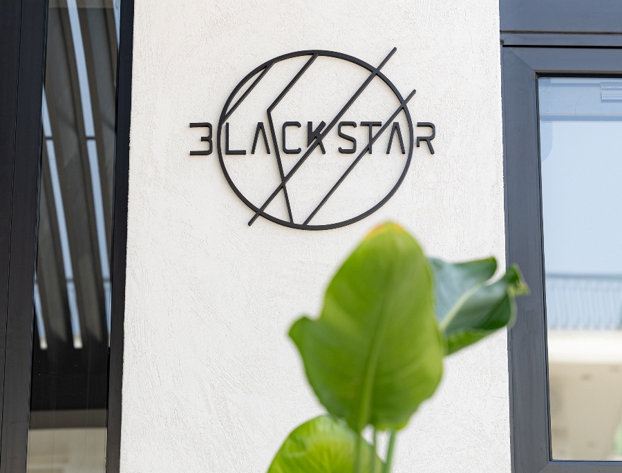 Industrial αισθητική, υγιεινά σνακ και all day brunch στο «Blackstar Coffee»