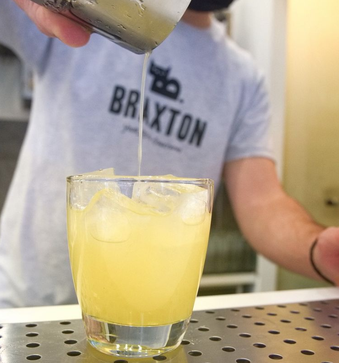 Τα δροσιστικά cocktail του «Braxton» είναι ό,τι χρειάζεσαι μετά τη δουλειά
