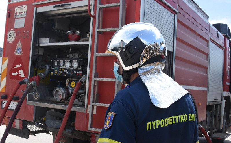 Φωτιά σε σκάφος στη Μαρίνα Αλίμου