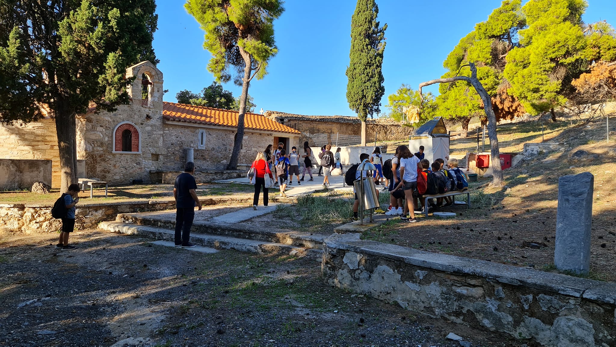 Μαθητές και μαθήτριες του 5ου Δημοτικού Αλίμου επισκέφτηκαν σήμερα το Κτήμα Γερουλάνου – Τραχώνων