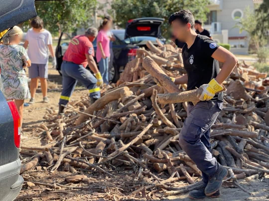 Δωρεάν ξύλα για το τζάκι μοιράζει για δεύτερη χρονιά ο Δήμος Γλυφάδας