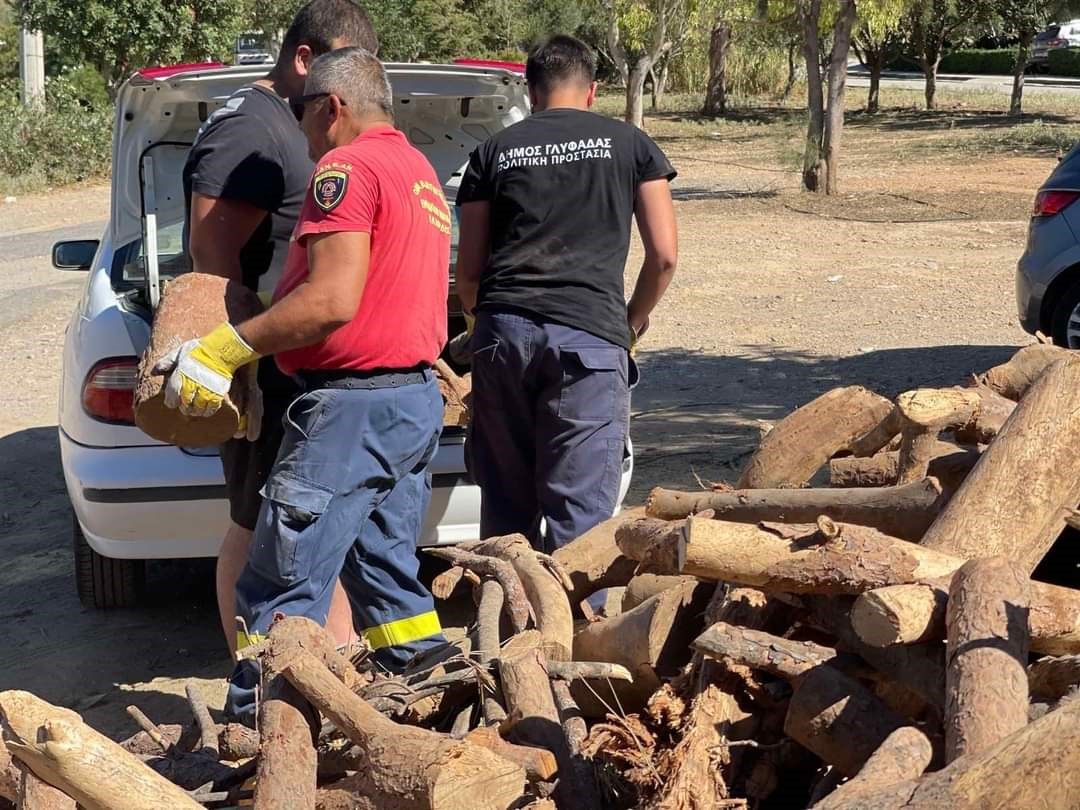 Γλυφάδα: Περισσότεροι από 4.000 πολίτες παρέλαβαν τα δωρεάν ξύλα για το τζάκι