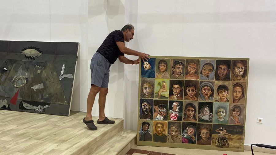 Οι ετοιμασίες για τα αυριανά εγκαίνια της έκθεσης του Κυριάκου Κατζουράκη στο Πολιτιστικό Κέντρο Αλίμου