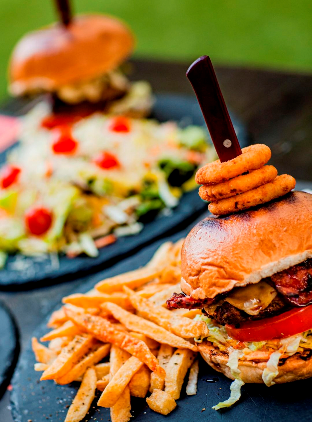 Τα ζουμερά burger της O’ Canto είναι μία τέλεια επιλογή για απόψε