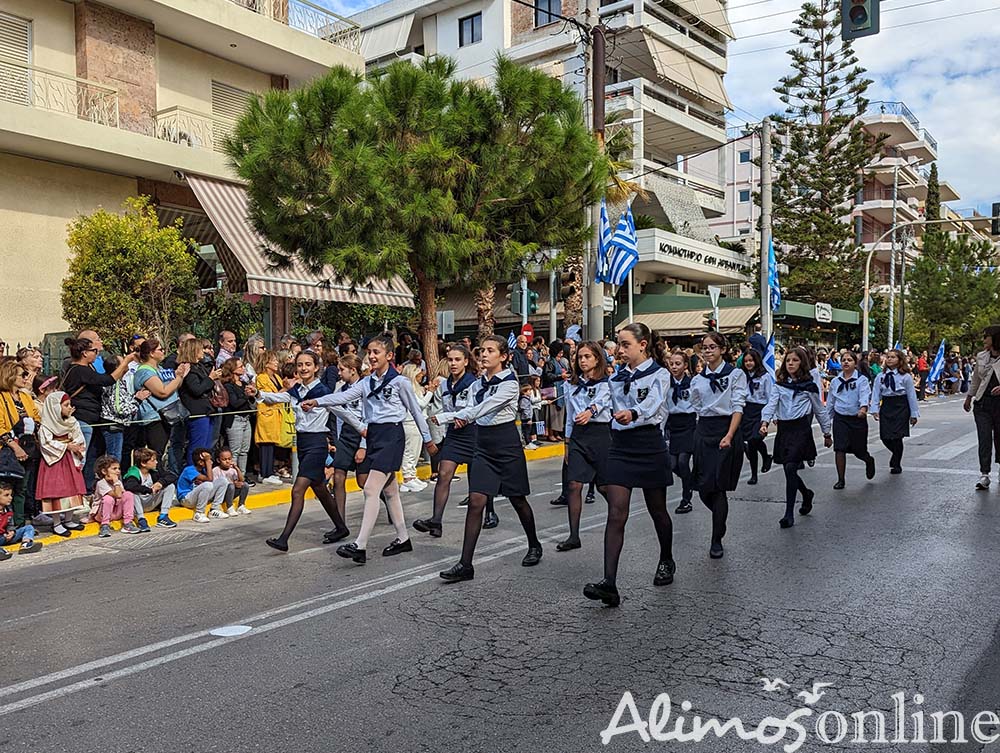 Μεγάλο φωτορεπορτάζ από την παρέλαση στη λεωφόρο Καλαμακίου