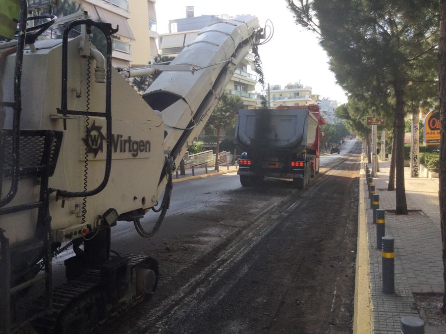 Ασφαλτόστρωση λεωφόρου Καλαμακίου: Γίνεται ανακατασκευή του οδοστρώματος