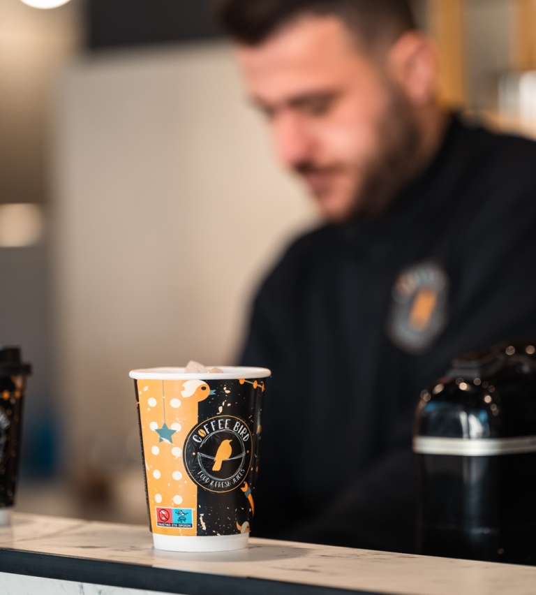 Η μέρα μας ξεκινά με έναν καφέ από το Coffee Bird