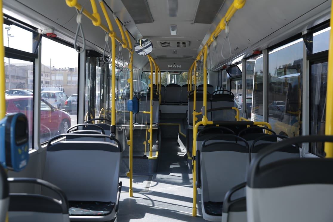 Σαρωνίδα: Καταγγελία για οδηγό λεωφορείου που φέρεται να έδωσε το τιμόνι σε ανήλικη μαθήτρια