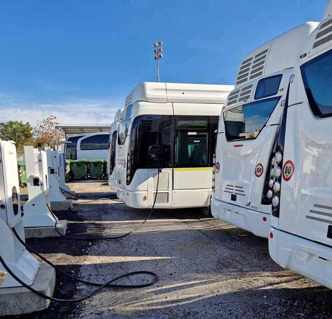 Ελληνικό – Αργυρούπολη: Τέσσερα ηλεκτροκίνητα λεωφορεία στον στόλο της Δημοτικής Συγκοινωνίας του δήμου