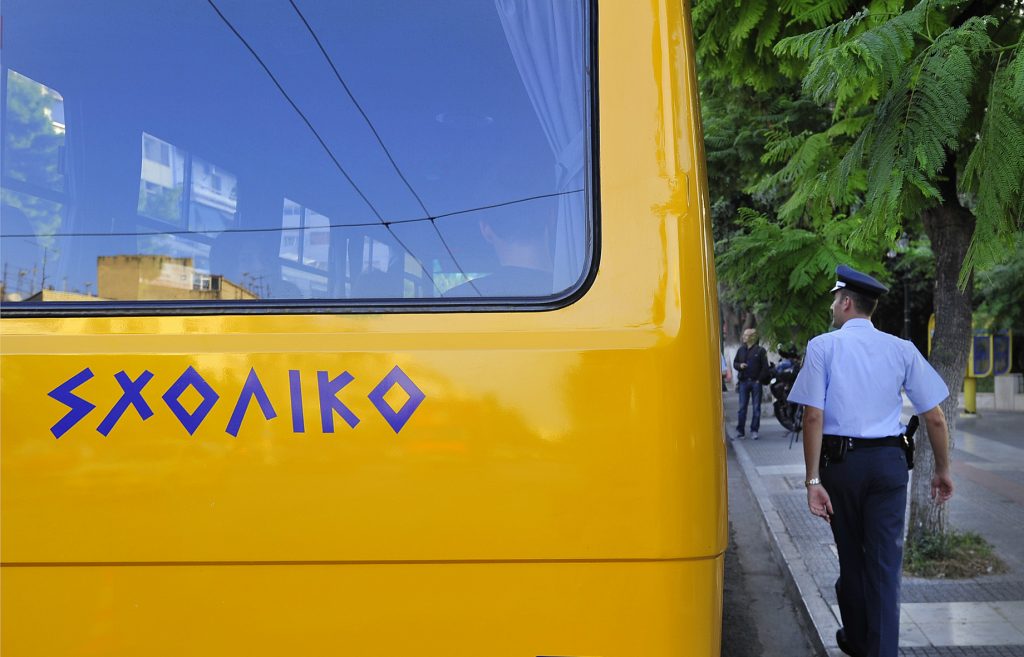 Βούλα: Τροχαίο με σχολικό λεωφορείο