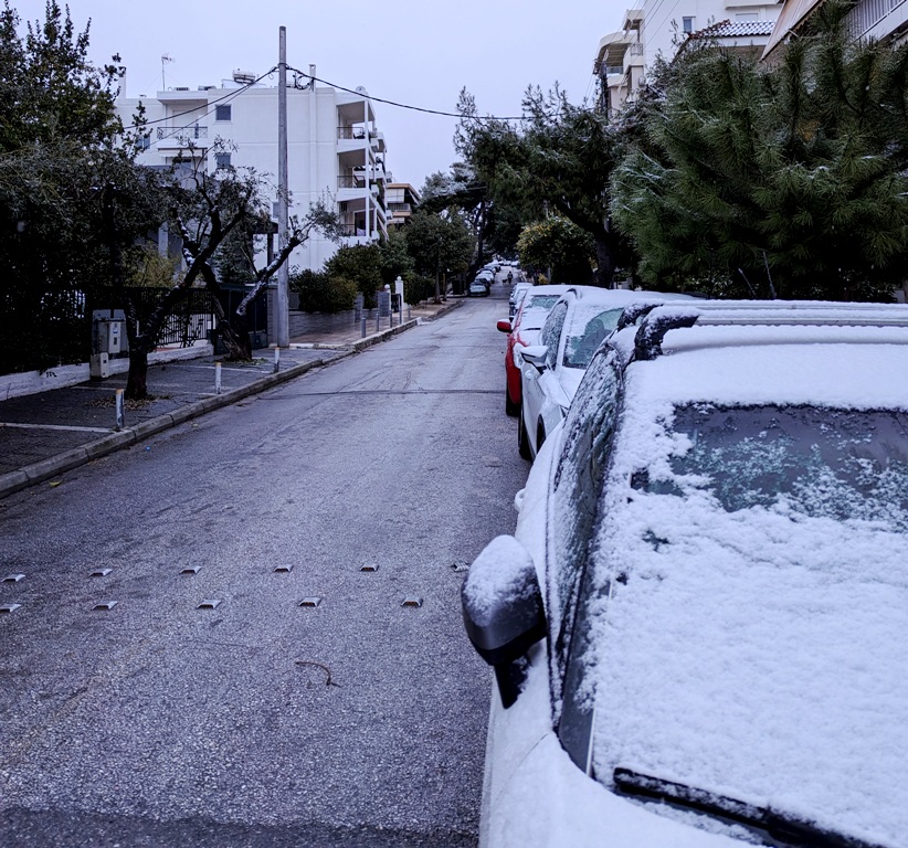 Άλιμος: Τα πρώτα χιόνια ήρθαν