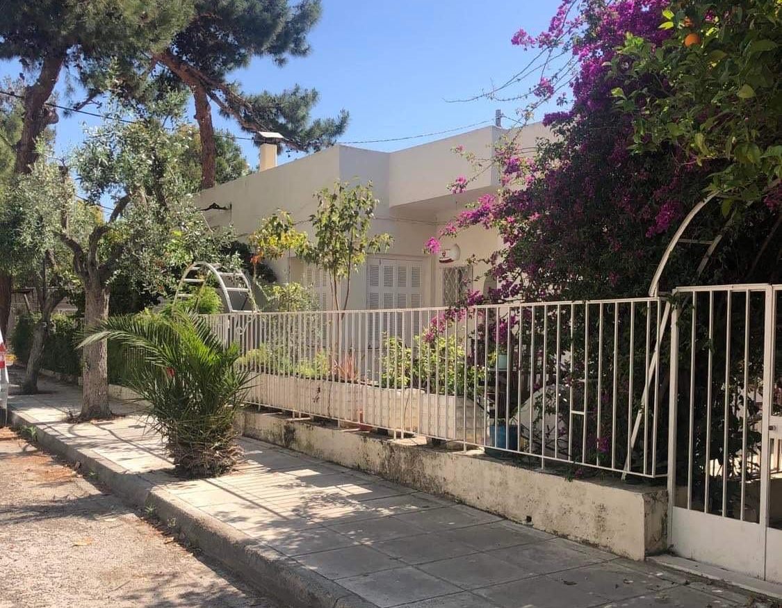 Κατεδαφίστηκε σήμερα το σπίτι όπου έζησε η πρώτη μαμή του Καλαμακίου