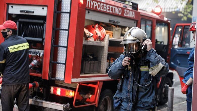 Φωτιά ξέσπασε σε υπόγειο κτιρίου γραφείων στην Αργυρούπουλη